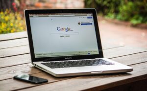 ブログ集客におけるSEOとSNSの比較はどのように行うべきか？